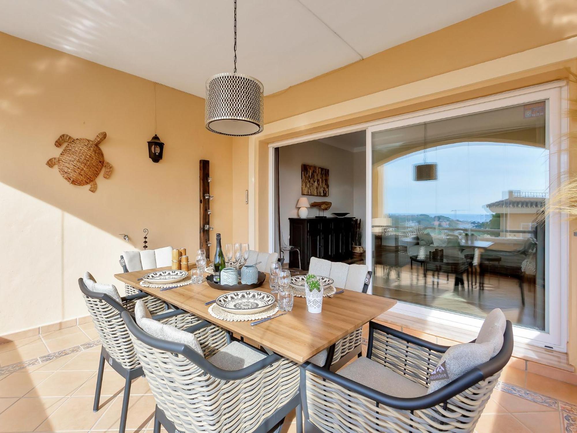 Charming With Terrace Apartment *